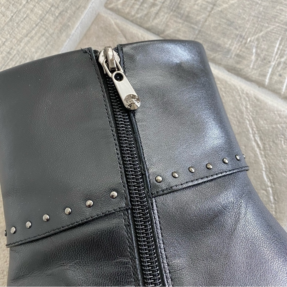 Tahari Primer Black Leather Ankle Boot Heeled Studded Size 7.5 - Picture 8 of 12